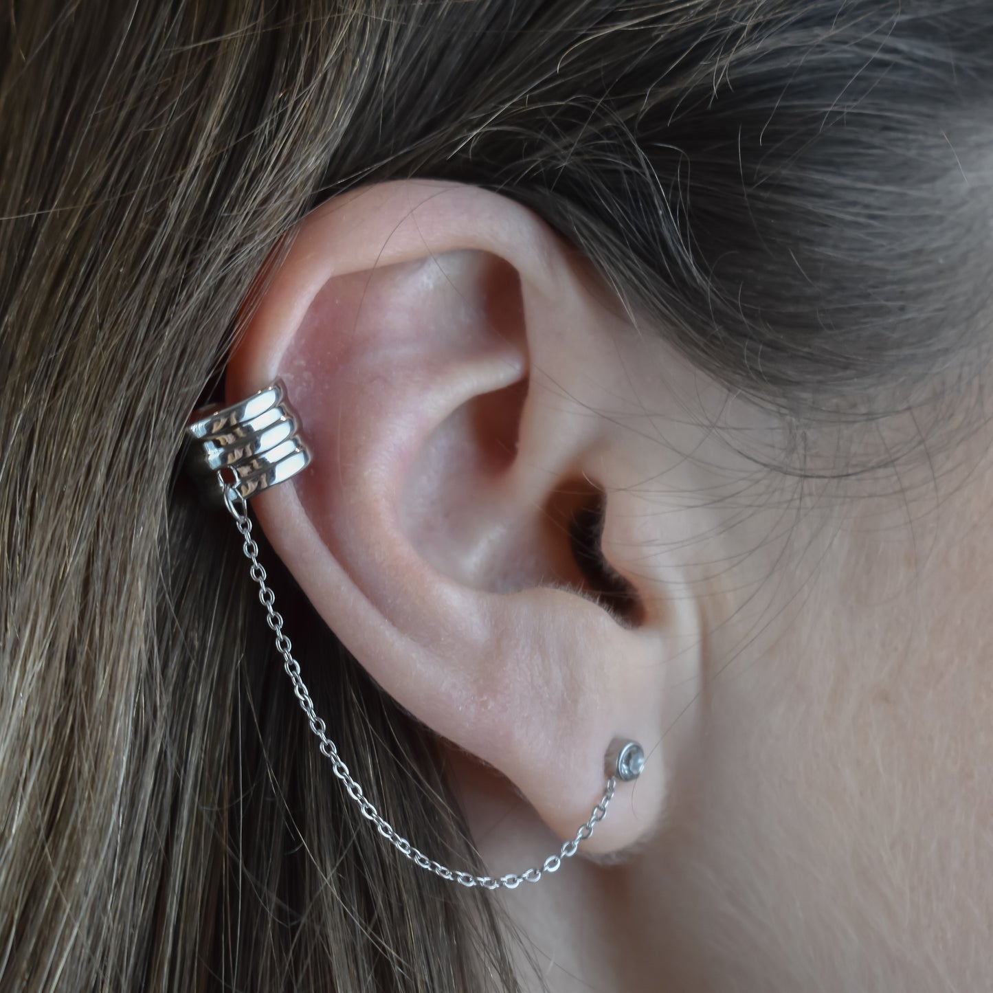 AMANDA – Ear Cuff Individual com Corrente e Brinco com Brilhante  